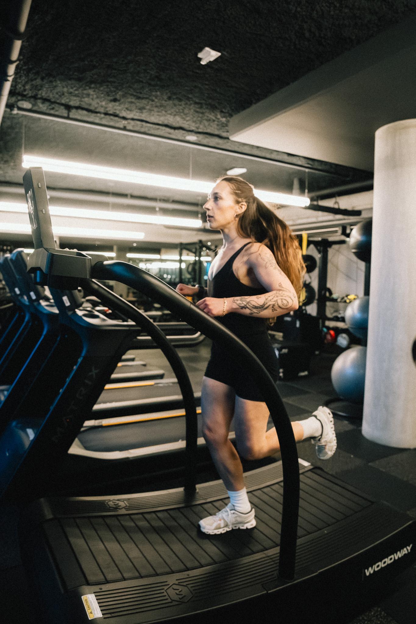 Molly Benincasa training on treadmill